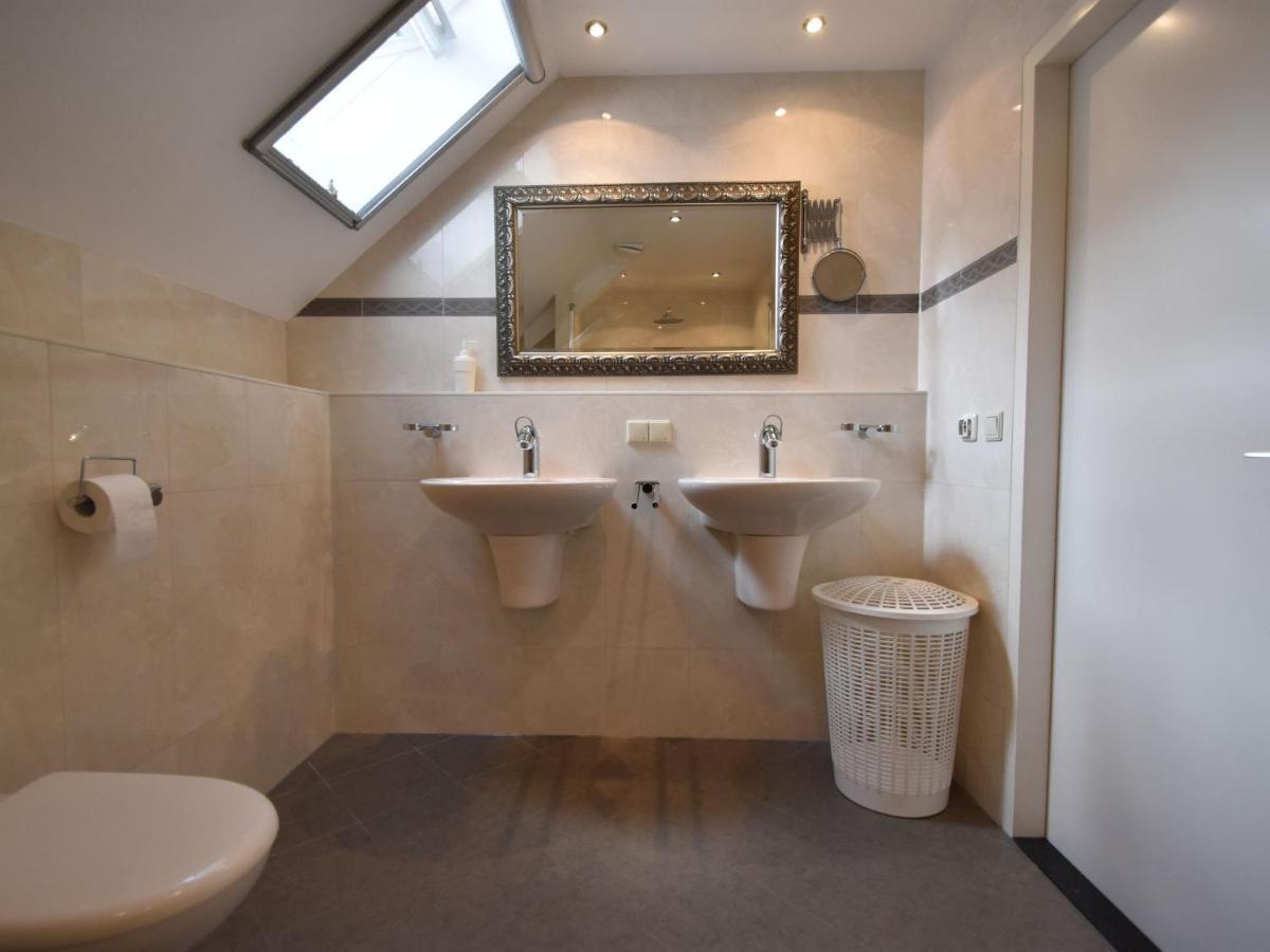 Holiday Home In Zeeland With Wide Views 布勒伊尼瑟 外观 照片